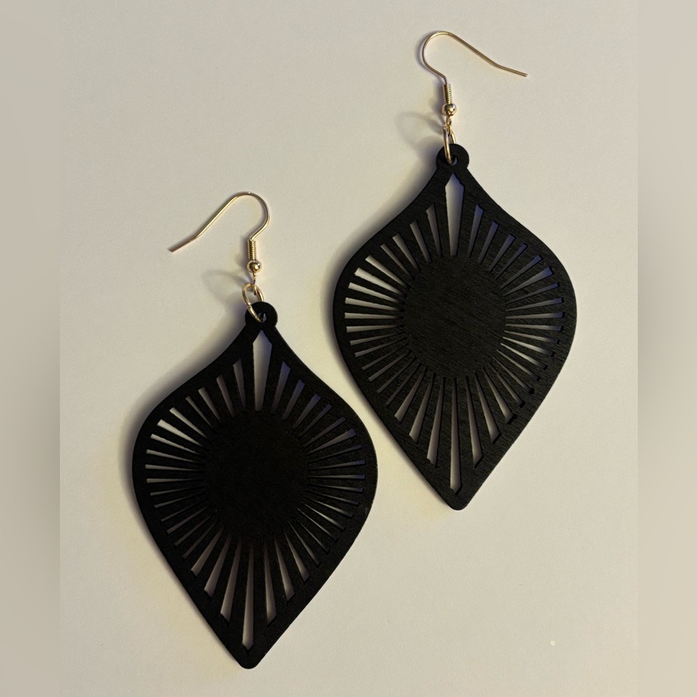 LIGHTWEIGHT Black Drop Earrings, 4"